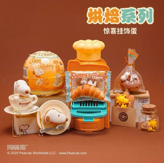 PEANUTS SNOOPY Bakery Series Surprise Gashapon